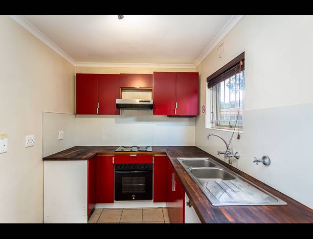 2 BEDROOM FREEHOLD SOLD IN GLENWOOD